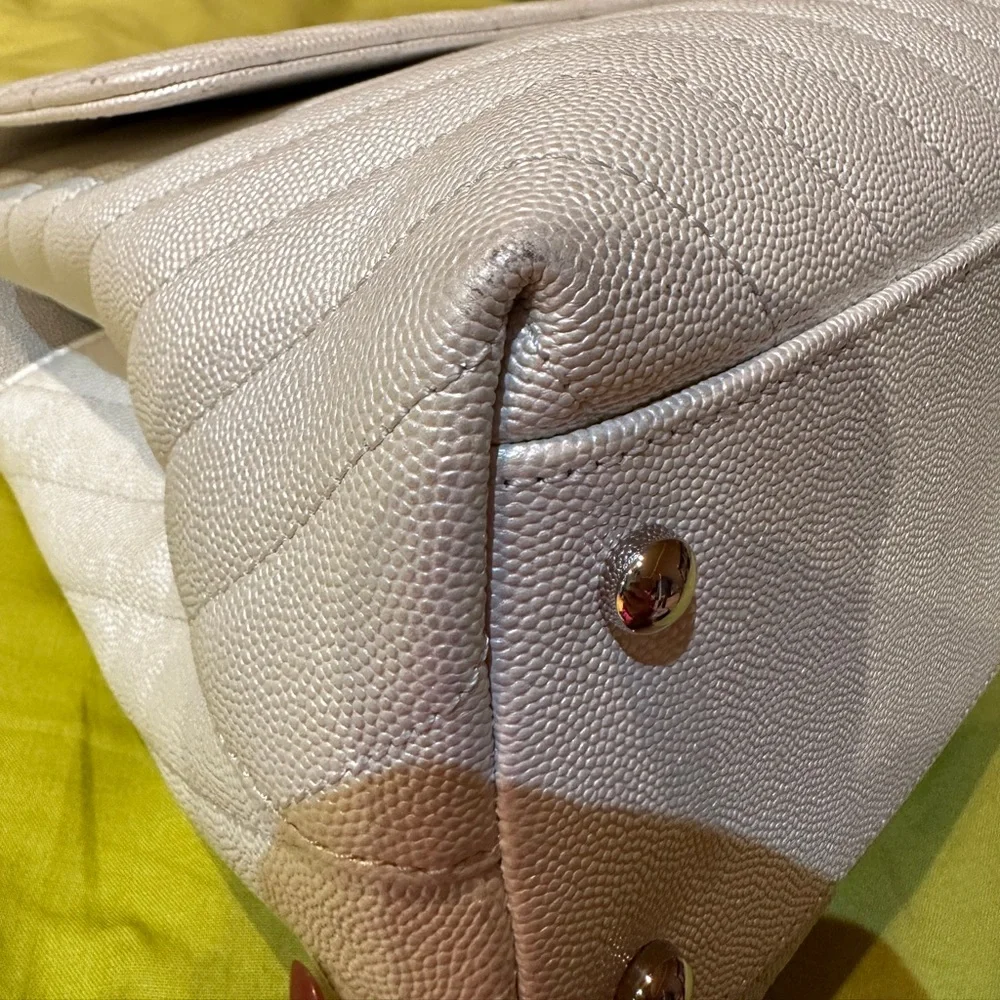 Chanel pearlescent white coco handle medium/large size. - Picture 15 of 16